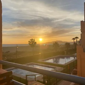 https://apartamento-en-la-playa-tarifa-11380.es-andalucia.com